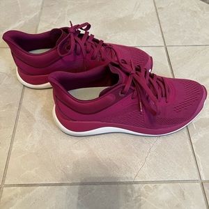Lululemon Chargefeel sneakers